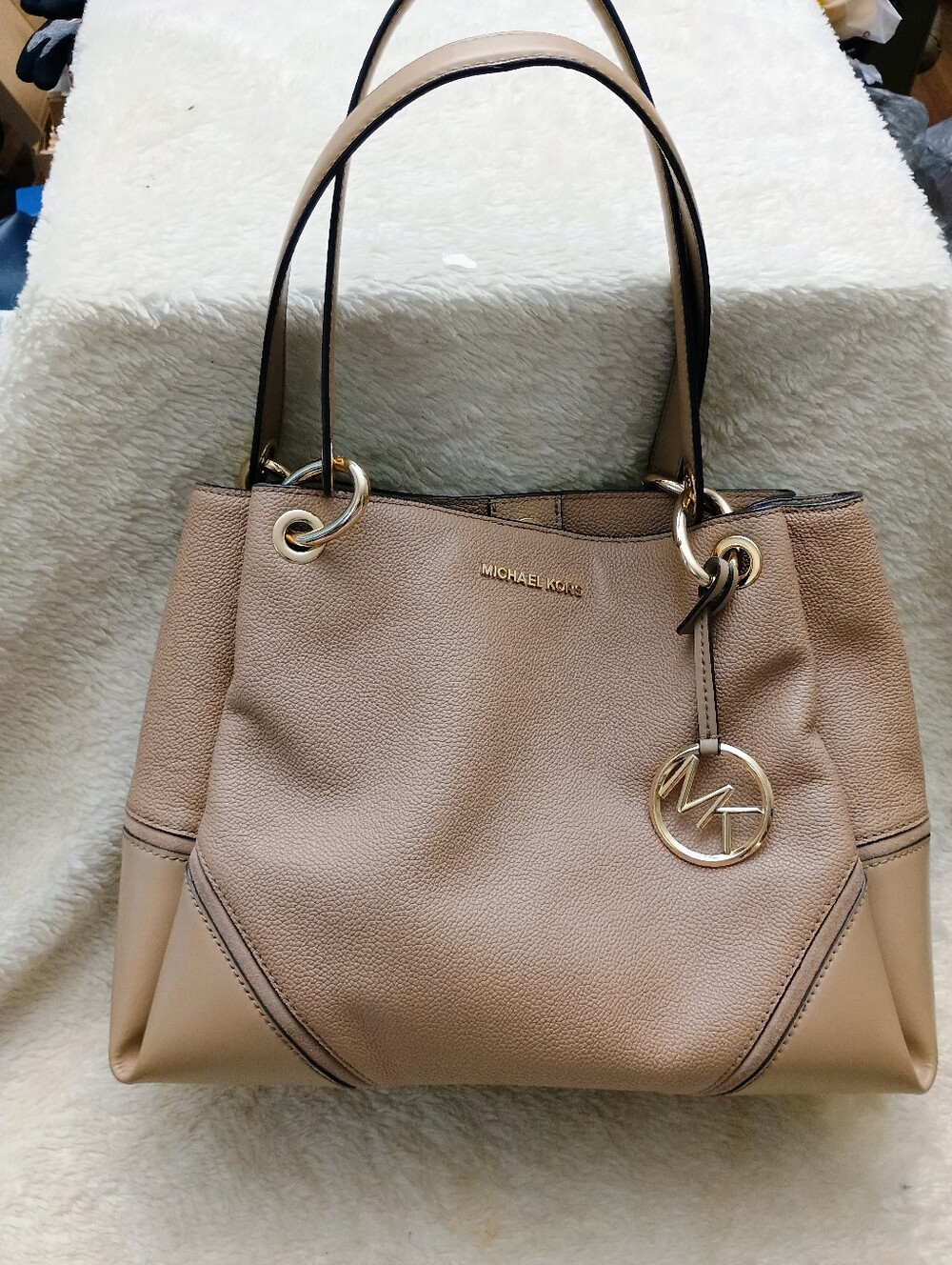 Authentic Michael Kors Nicole Large Pebbled Leather Shoulder Tote